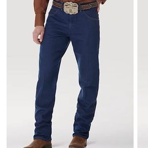 Wrangler Cowboy cut relaxed fit jean in prewashed indigo